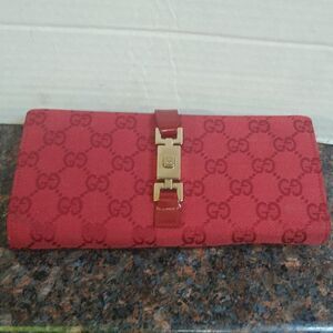Authentic       New Gucci Wallet "as is"